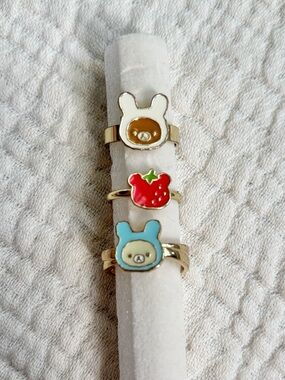 3 gold rilakkuma rings